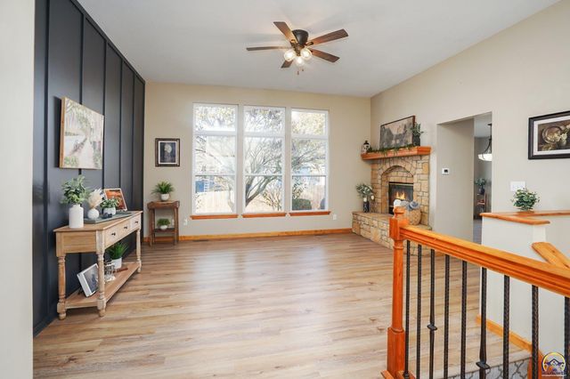 495 E 13th ST, Tonganoxie, KS 66086