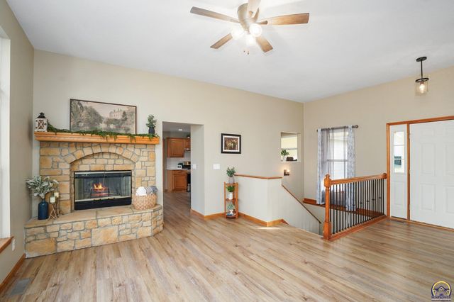 495 E 13th ST, Tonganoxie, KS 66086