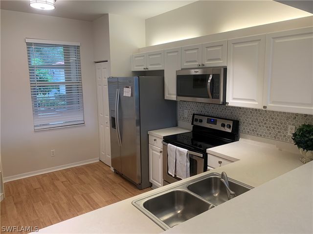 230 Robin Hood CIR 102, Naples, FL 34104