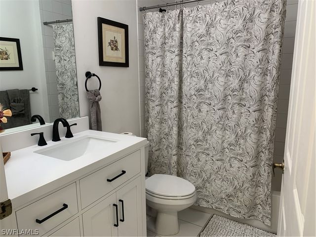 230 Robin Hood CIR 102, Naples, FL 34104