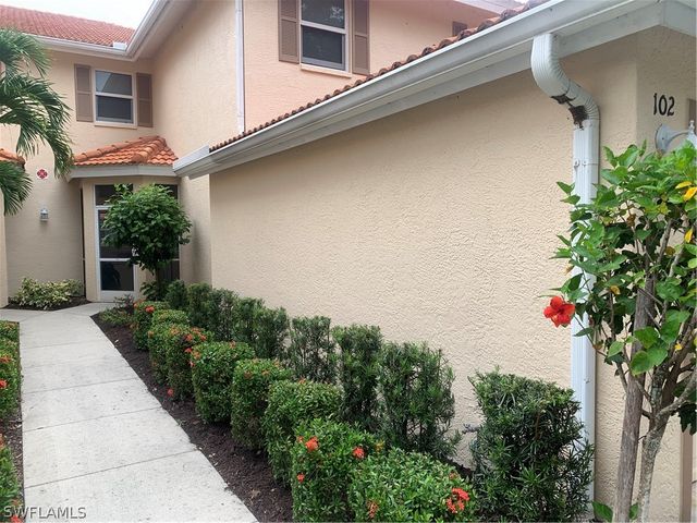 230 Robin Hood CIR 102, Naples, FL 34104