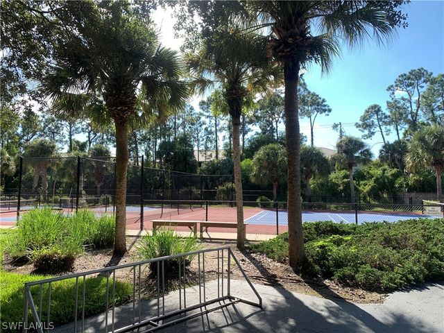 230 Robin Hood CIR 102, Naples, FL 34104