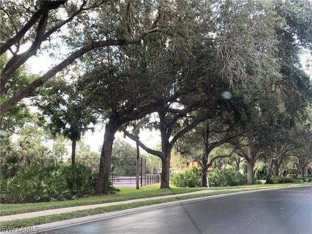 230 Robin Hood CIR 102, Naples, FL 34104