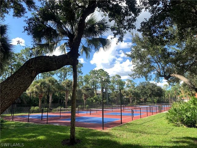 230 Robin Hood CIR 102, Naples, FL 34104