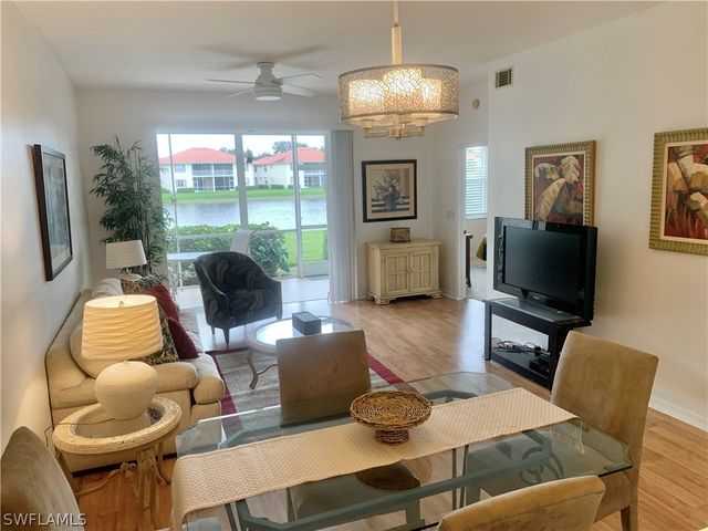 230 Robin Hood CIR 102, Naples, FL 34104