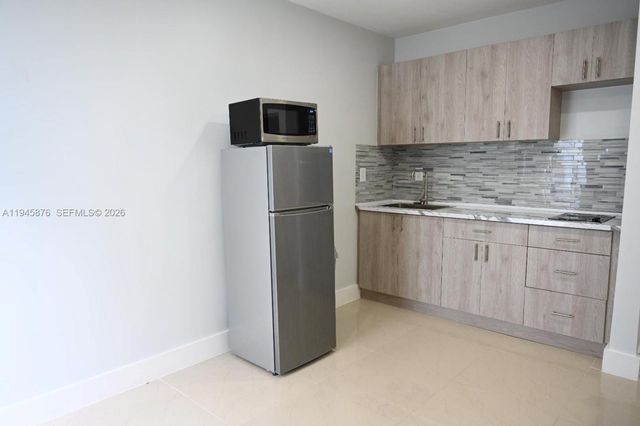 7545 NW 3rd Ave 4, Miami, FL 33150