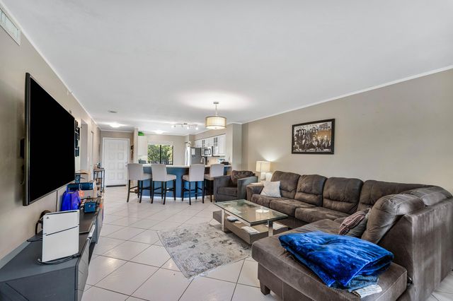 2205 S CYPRESS BEND Drive 302, Pompano Beach, FL 33069