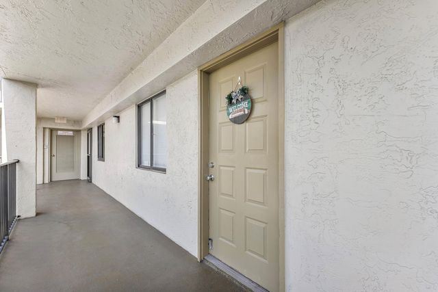 2205 S CYPRESS BEND Drive 302, Pompano Beach, FL 33069
