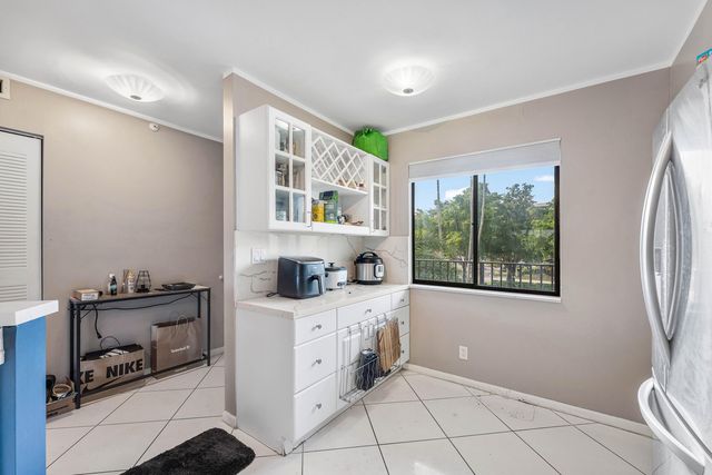 2205 S CYPRESS BEND Drive 302, Pompano Beach, FL 33069