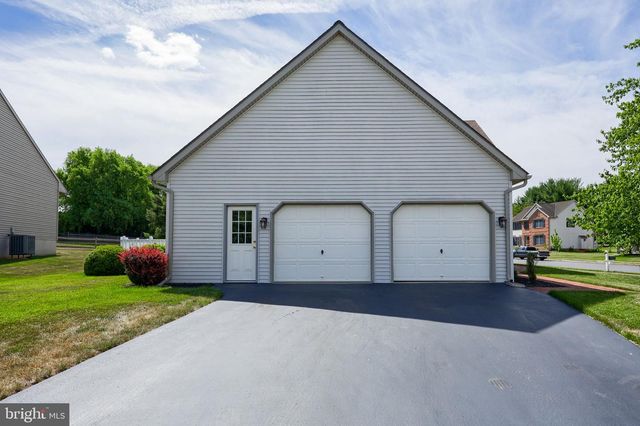 1015 MARTIN AVE, Ephrata, PA 17522