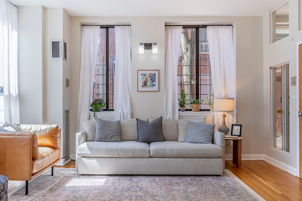 142 Commercial St. 101, Boston, MA 02109