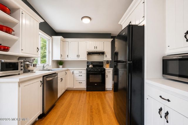184 Parkview Terrace, Lincroft, NJ 07738