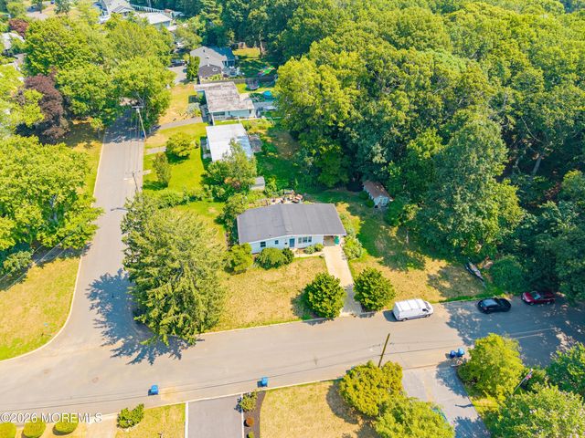 184 Parkview Terrace, Lincroft, NJ 07738