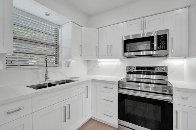 1054 Wyoming Avenue, Fort Lauderdale, FL 33312