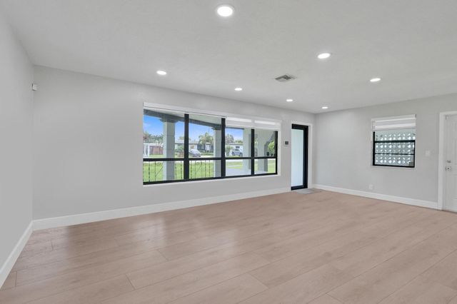 1054 Wyoming Avenue, Fort Lauderdale, FL 33312