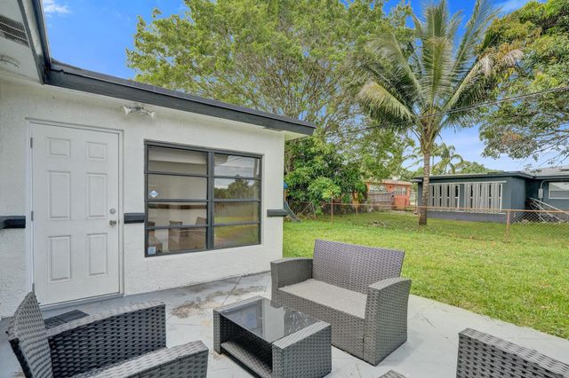 1054 Wyoming Avenue, Fort Lauderdale, FL 33312