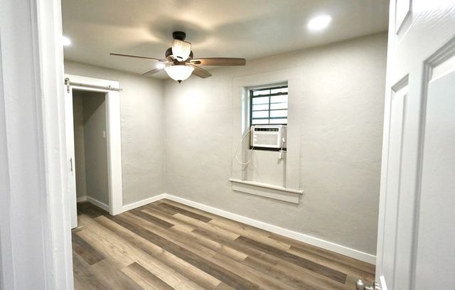 110 Fourth St, Ingram, TX 78025