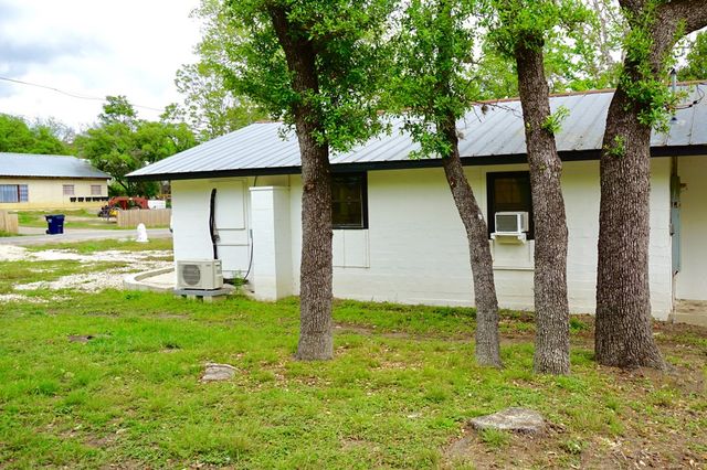 110 Fourth St, Ingram, TX 78025