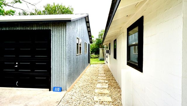 110 Fourth St, Ingram, TX 78025