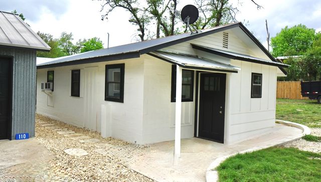 110 Fourth St, Ingram, TX 78025
