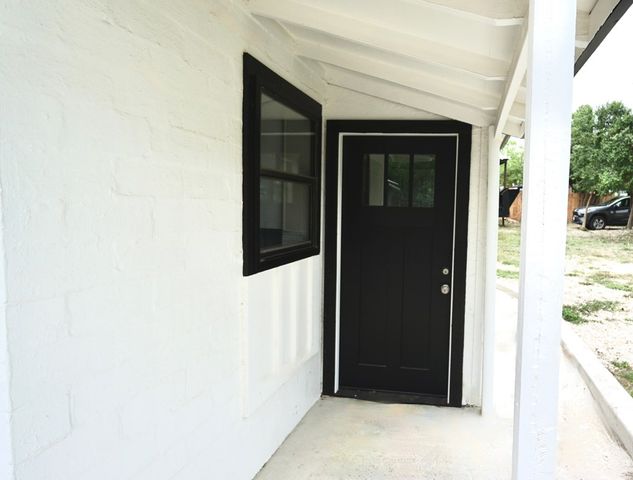 110 Fourth St, Ingram, TX 78025
