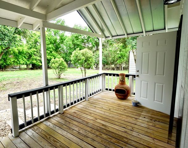 110 Fourth St, Ingram, TX 78025