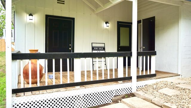 110 Fourth St, Ingram, TX 78025
