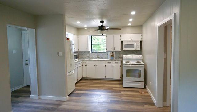110 Fourth St, Ingram, TX 78025