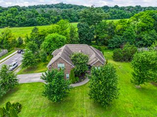 176 Sparrow Gap Dr, La Vergne, TN 37086