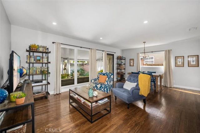 6110 E Walton Street, Long Beach, CA 90815