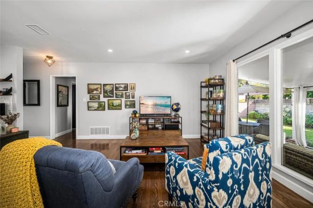 6110 E Walton Street, Long Beach, CA 90815