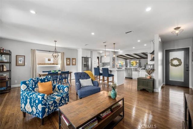 6110 E Walton Street, Long Beach, CA 90815