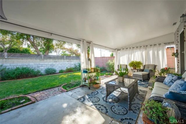 6110 E Walton Street, Long Beach, CA 90815