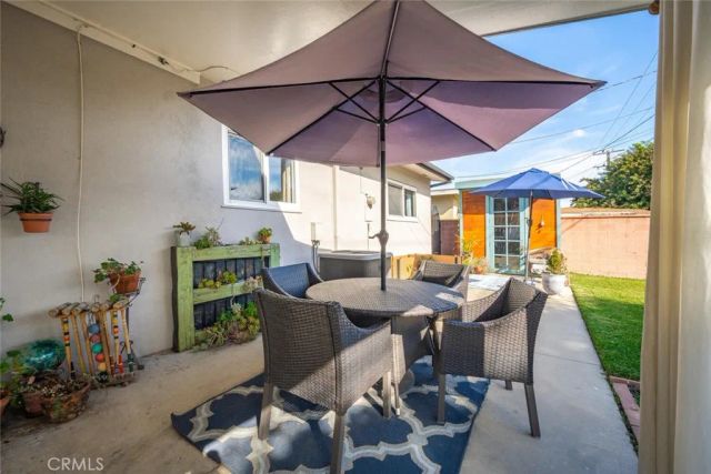 6110 E Walton Street, Long Beach, CA 90815