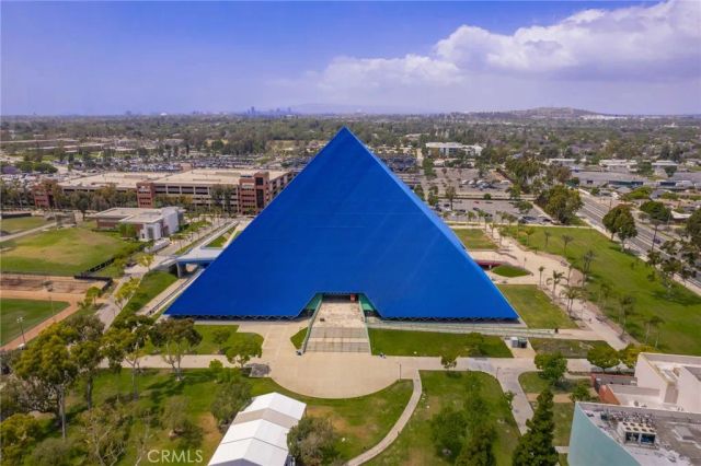 6110 E Walton Street, Long Beach, CA 90815