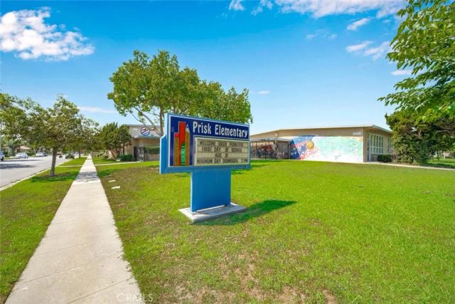 6110 E Walton Street, Long Beach, CA 90815