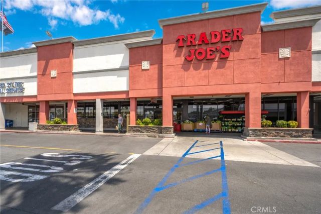 6110 E Walton Street, Long Beach, CA 90815