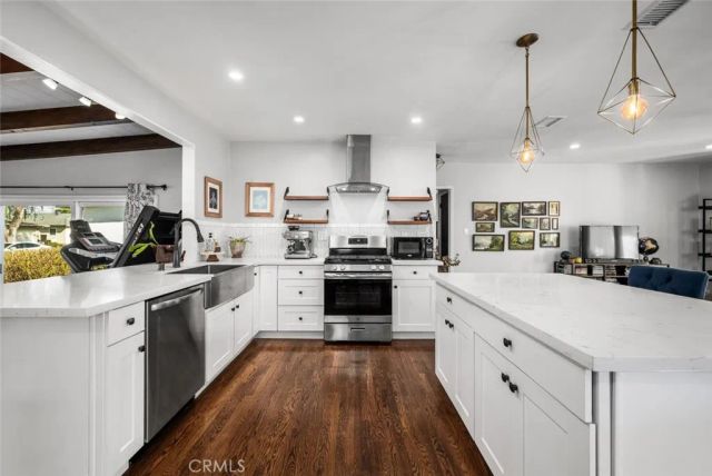 6110 E Walton Street, Long Beach, CA 90815