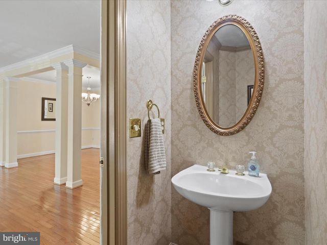7441 HEATHERFIELD LN, Alexandria, VA 22315