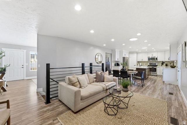 3124 W ELMWOOD DR, Riverton, UT 84065