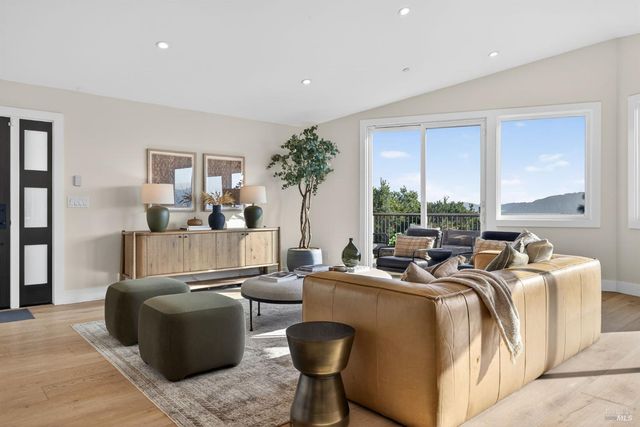 60 Marina Court Dr, San Rafael, CA 94901