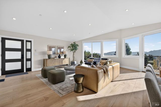 60 Marina Court Dr, San Rafael, CA 94901