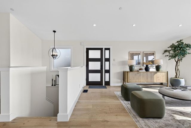 60 Marina Court Dr, San Rafael, CA 94901