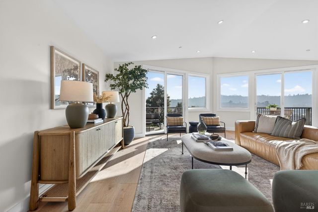 60 Marina Court Dr, San Rafael, CA 94901