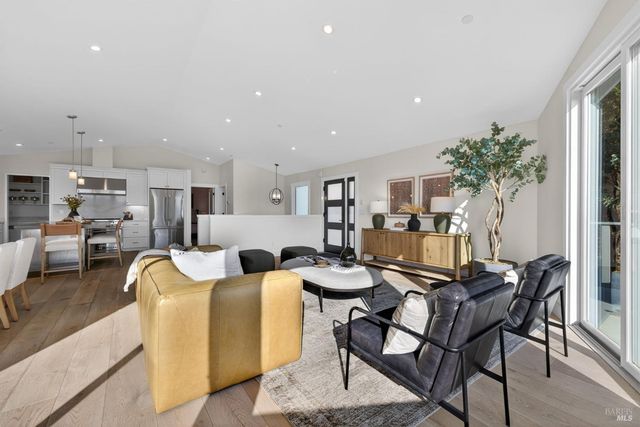 60 Marina Court Dr, San Rafael, CA 94901