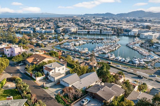60 Marina Court Dr, San Rafael, CA 94901