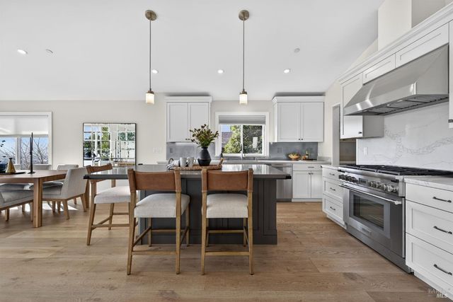 60 Marina Court Dr, San Rafael, CA 94901