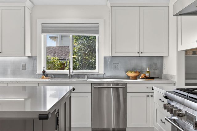 60 Marina Court Dr, San Rafael, CA 94901