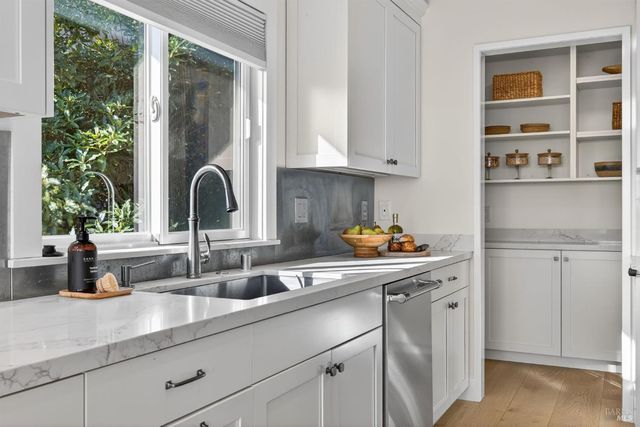 60 Marina Court Dr, San Rafael, CA 94901