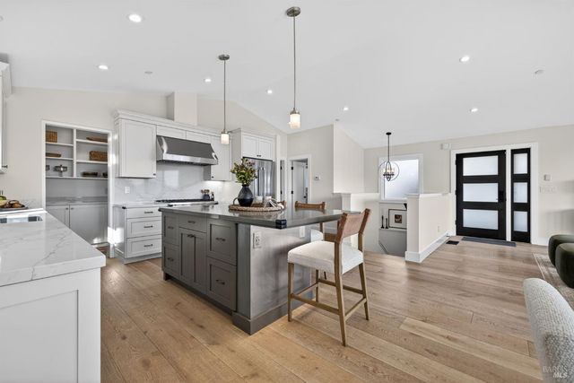 60 Marina Court Dr, San Rafael, CA 94901